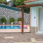 Villa Mitzelos Moni Evaggelistrias