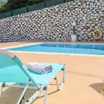 Villa Mitzelos *