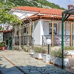 Villa Mitzelos Moni Evaggelistrias