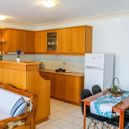 Mitzelos Вилла *