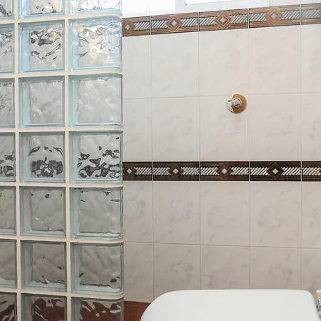 Vila Mitzelos *