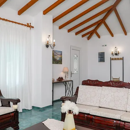 Vila Mitzelos *