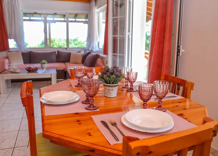 Mitzelos Villa Moni Evaggelistrias