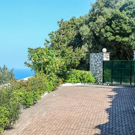 Mitzelos Villa Moni Evaggelistrias