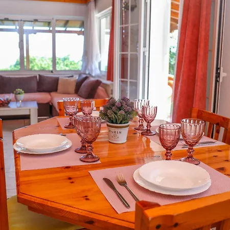 Mitzelos Villa Moni Evaggelistrias